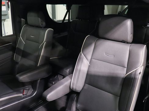 Used 2022 Cadillac Escalade ESV Premium Luxury image 21