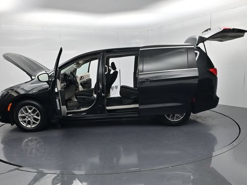 Used 2023 Chrysler Voyager LX FWD image 54