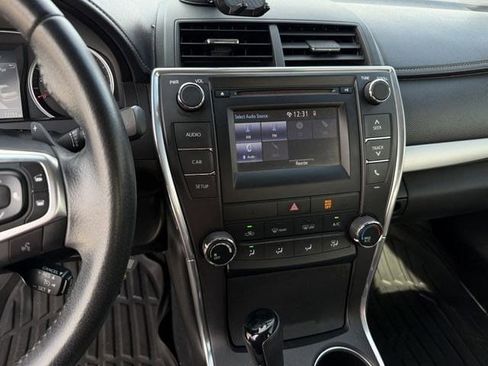 Used 2015 Toyota Camry SE image 10