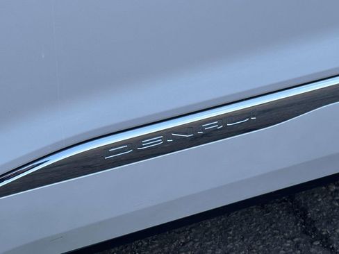 Used 2023 GMC Acadia Denali w/ Denali Ultimate Package image 10