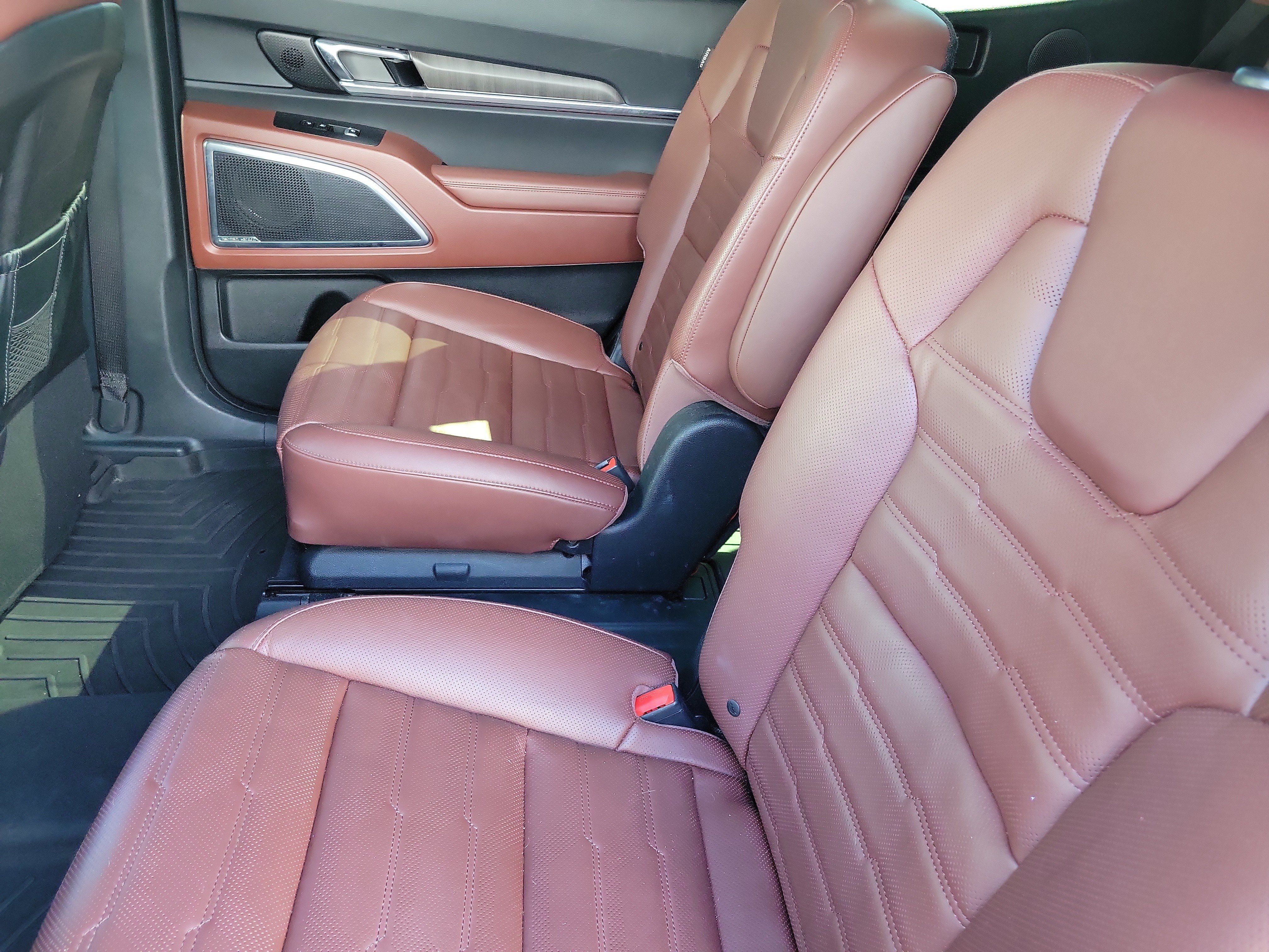 Used 2024 Kia Telluride SX Prestige w/ Towing Package AWD/4WD image 12