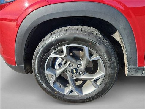 Used 2025 Chevrolet Trax LT FWD image 23