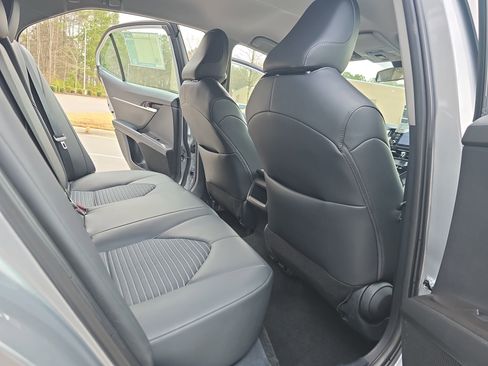 Used 2024 Toyota Camry SE image 11