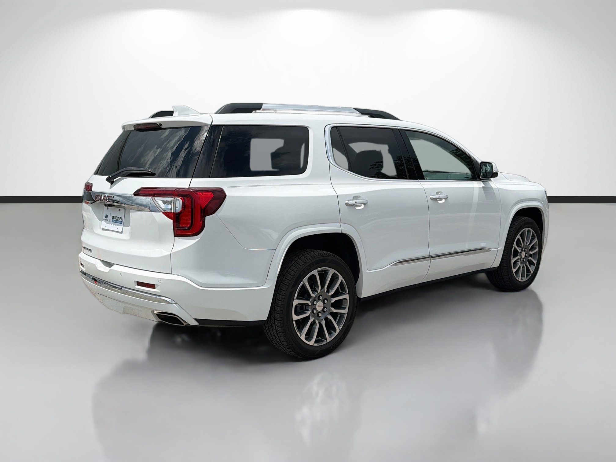 Used 2022 GMC Acadia Denali w/ Denali Ultimate Package FWD image 3