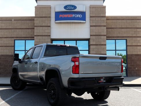 Used 2024 Chevrolet Silverado 2500 ZR2 w/ Technology Package AWD/4WD image 8