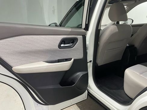 Used 2022 Nissan Rogue SV image 21