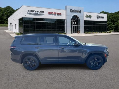Used 2023 Jeep Grand Cherokee L Laredo AWD/4WD image 7
