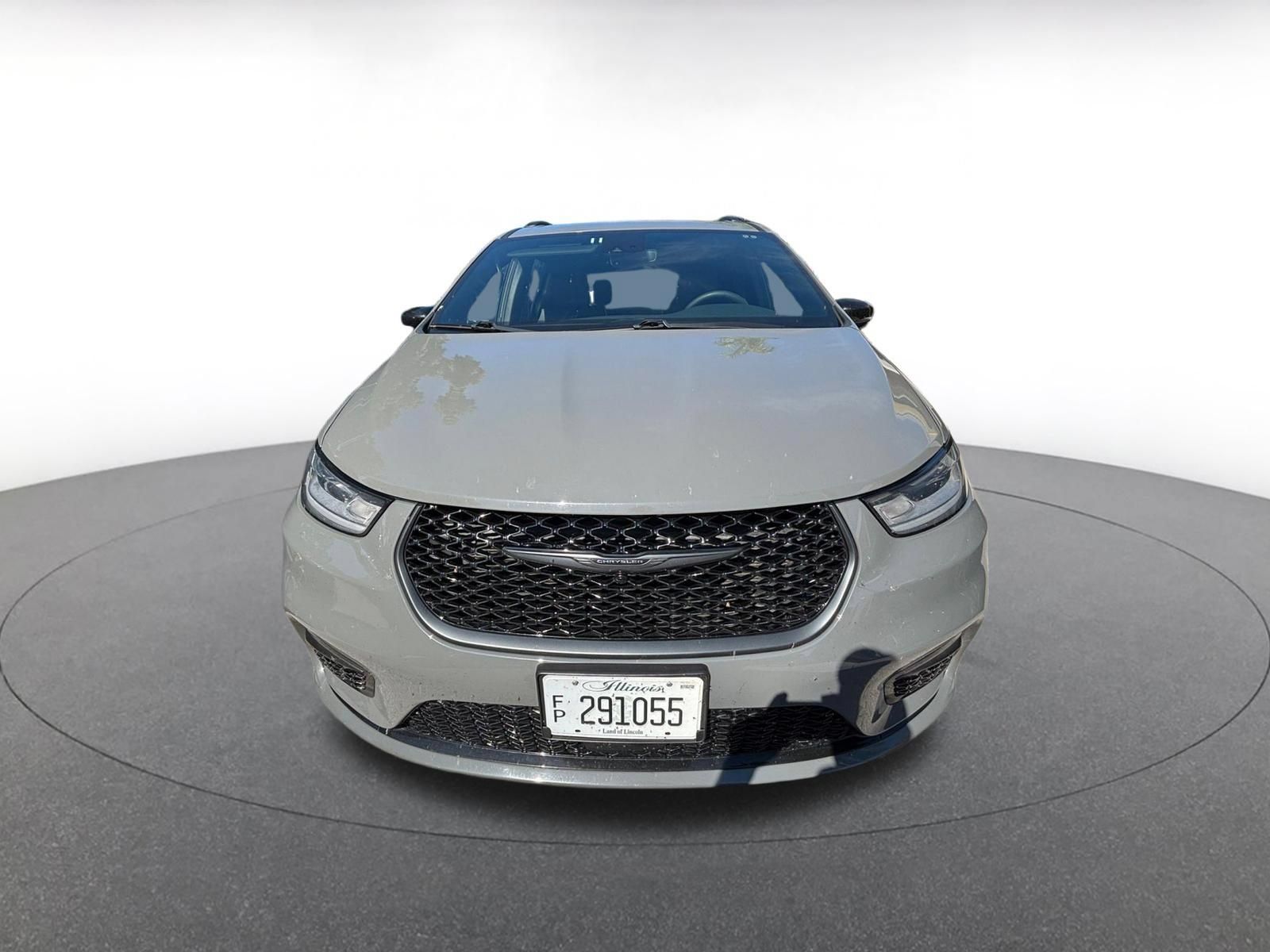 Used 2025 Chrysler Pacifica Limited FWD image 3