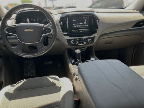 Used 2019 Chevrolet Traverse LT image 2
