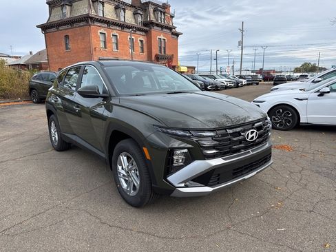 New 2026 Hyundai Tucson SE image 1