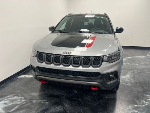 Used 2024 Jeep Compass Trailhawk image 3