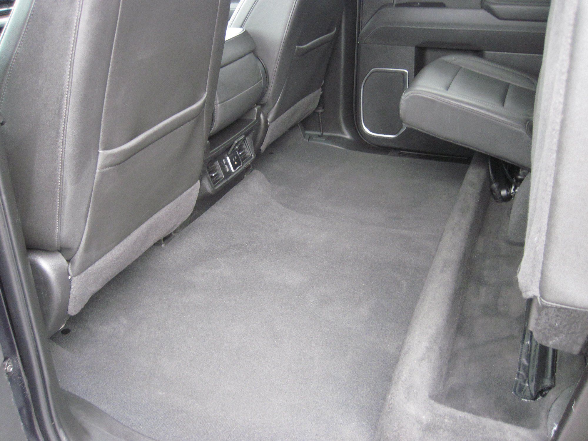 Used 2025 GMC Sierra 1500 SLT AWD/4WD image 9