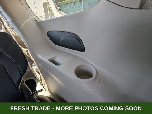 Used 2024 Chrysler Pacifica Touring-L image 37