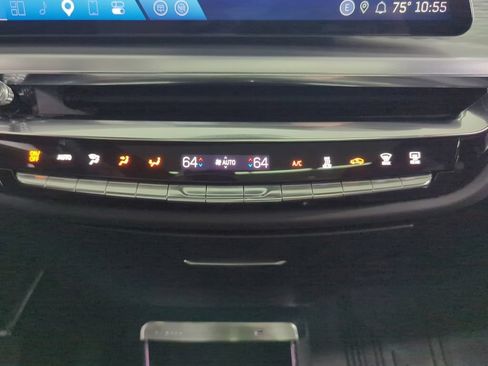 Used 2024 Cadillac Lyriq Luxury AWD/4WD image 20