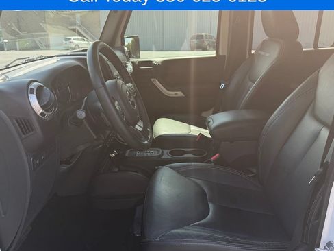 Used 2017 Jeep Wrangler Unlimited Rubicon w/ Connectivity Group AWD/4WD image 19