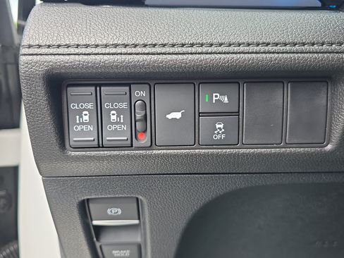 Used 2025 Honda Odyssey Elite image 27