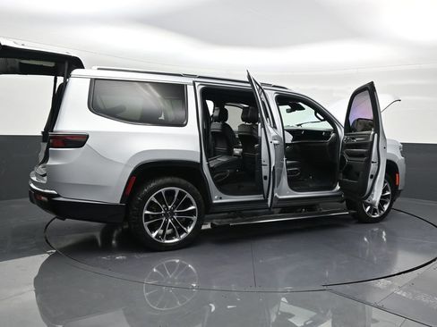 Used 2022 Jeep Wagoneer Series III w/ Premium Group I image 32