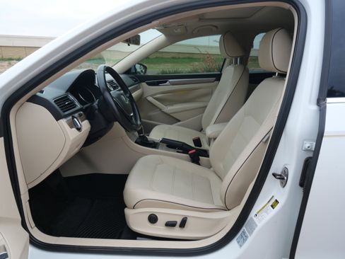 Used 2017 Volkswagen Passat 1.8T SE w/ SE Lighting Package image 19