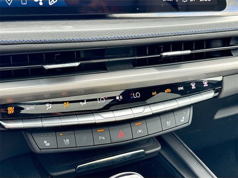 Used 2024 Cadillac XT4 Sport image 15