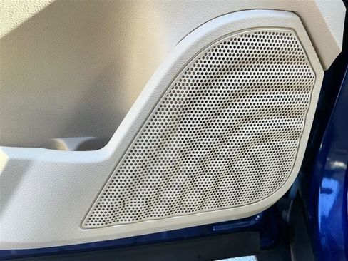 Used 2015 Ford Taurus SEL w/ Equipment Group 201A image 26