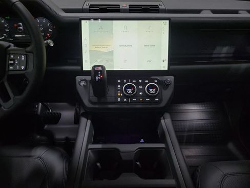 New 2026 Land Rover Defender 90 X-Dynamic SE AWD/4WD image 25