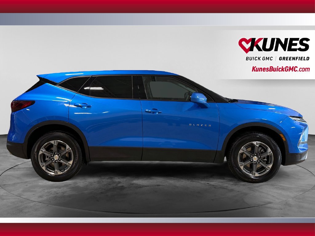 Used 2025 Chevrolet Blazer LT FWD image 12