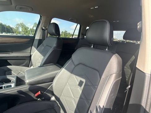 Used 2024 Volkswagen Atlas SE FWD image 13