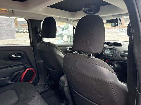 Used 2015 Jeep Renegade Trailhawk w/ Cold Weather Group image 9