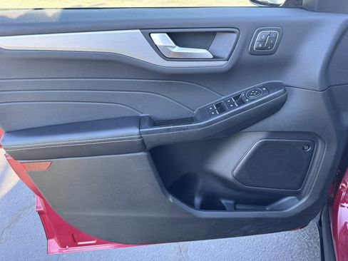 Used 2025 Ford Escape SE w/ PHEV Premium Package image 23