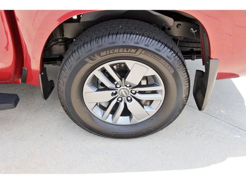 Used 2025 Nissan Frontier SV w/ SV Convenience Package RWD image 6