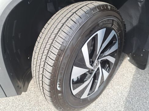 New 2025 Volkswagen Tiguan S image 31