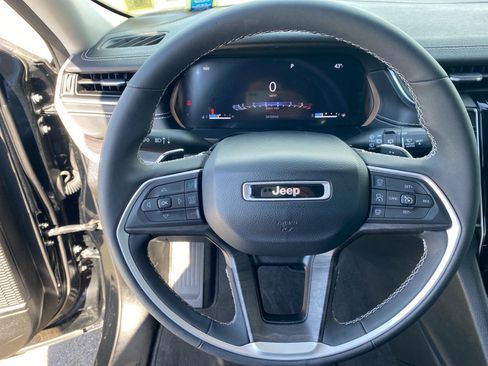 Used 2023 Jeep Grand Cherokee Limited w/ Black Appearance Package AWD/4WD image 68