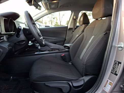 Used 2023 Hyundai Elantra SEL image 14