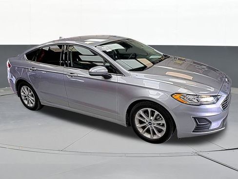 Used 2020 Ford Fusion SE image 1