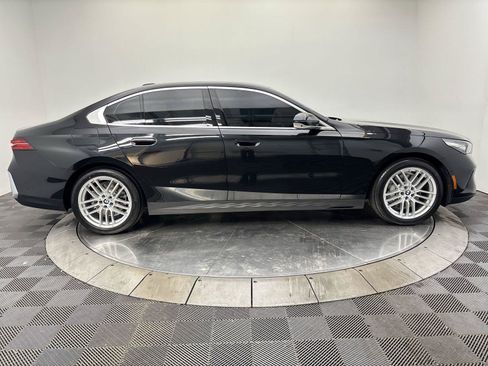 Used 2024 BMW 530i xDrive w/ Executive Package AWD/4WD image 17