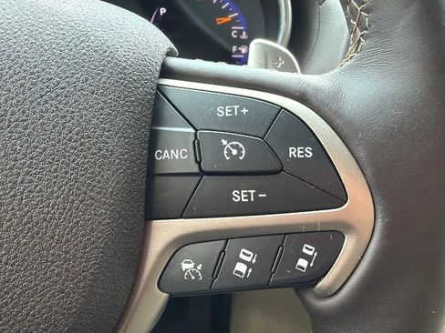Used 2017 Jeep Grand Cherokee Overland w/ Jeep Active Safety Group AWD/4WD image 11