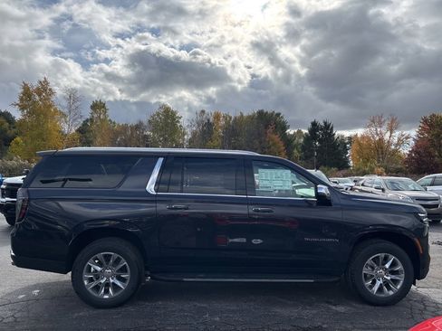 New 2026 Chevrolet Suburban Premier image 3