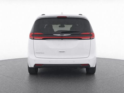 Used 2022 Chrysler Pacifica Touring-L FWD image 5
