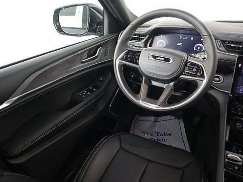 New 2025 Jeep Grand Cherokee Overland AWD/4WD image 7