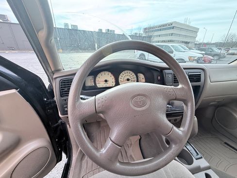 Used 2004 Toyota Tacoma PreRunner image 14