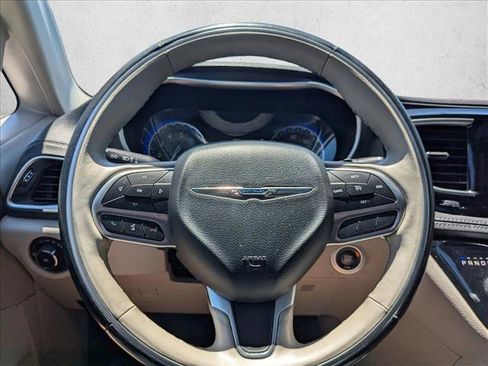 Used 2020 Chrysler Pacifica Limited FWD image 12