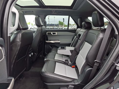 Certified 2022 Ford Explorer XLT w/ Equipment Group 202A AWD/4WD image 12