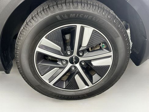 Used 2022 Kia Niro EX Premium FWD image 11