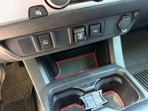 Used 2021 Toyota Tacoma SR5 RWD image 23