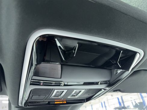 Used 2025 Land Rover Range Rover Velar Dynamic SE image 38