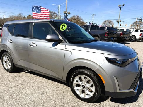 Used 2024 Kia Soul LX w/ Option Group 015 FWD image 29