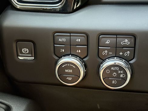 Used 2024 GMC Sierra 1500 AT4 w/ Technology Package AWD/4WD image 37