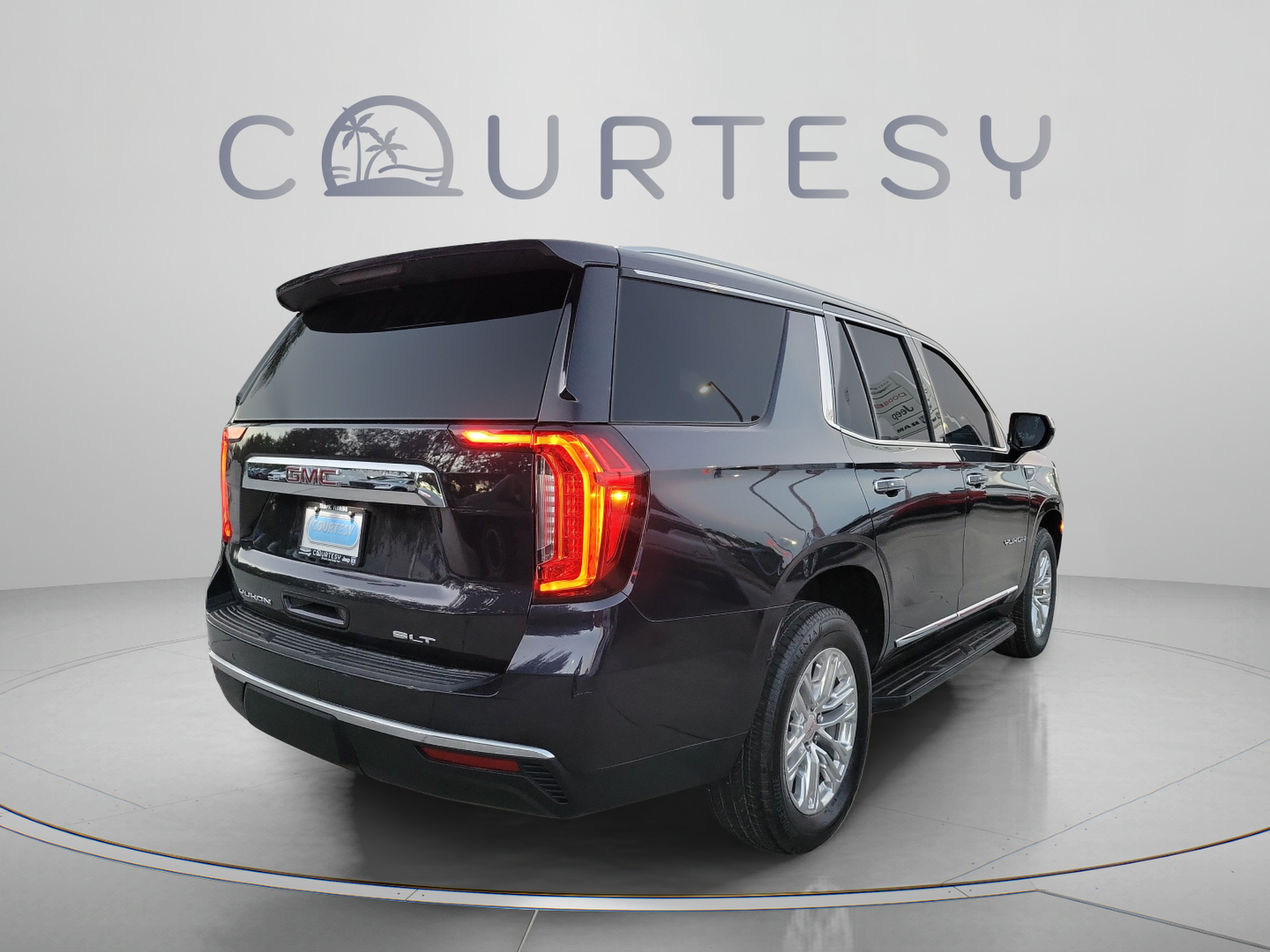 Used 2023 GMC Yukon SLT RWD image 3