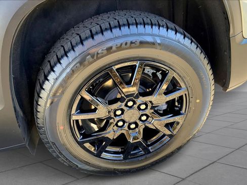 Certified 2023 GMC Acadia SLE w/ Driver Convenience Package image 10