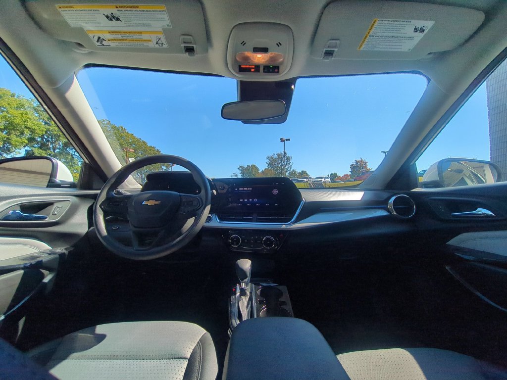 Used 2026 Chevrolet Trax LT FWD image 25